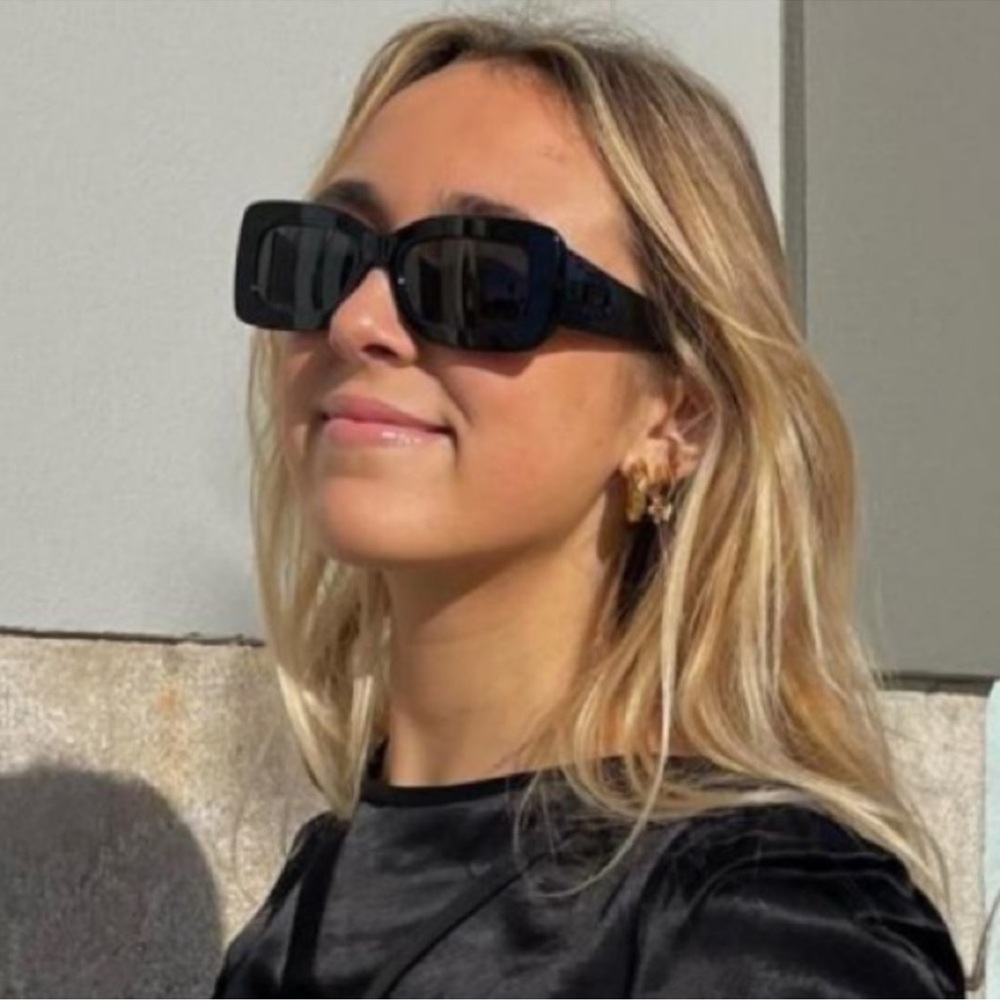 Burberry Sunglasses, New 250 - Picture 5 of 11